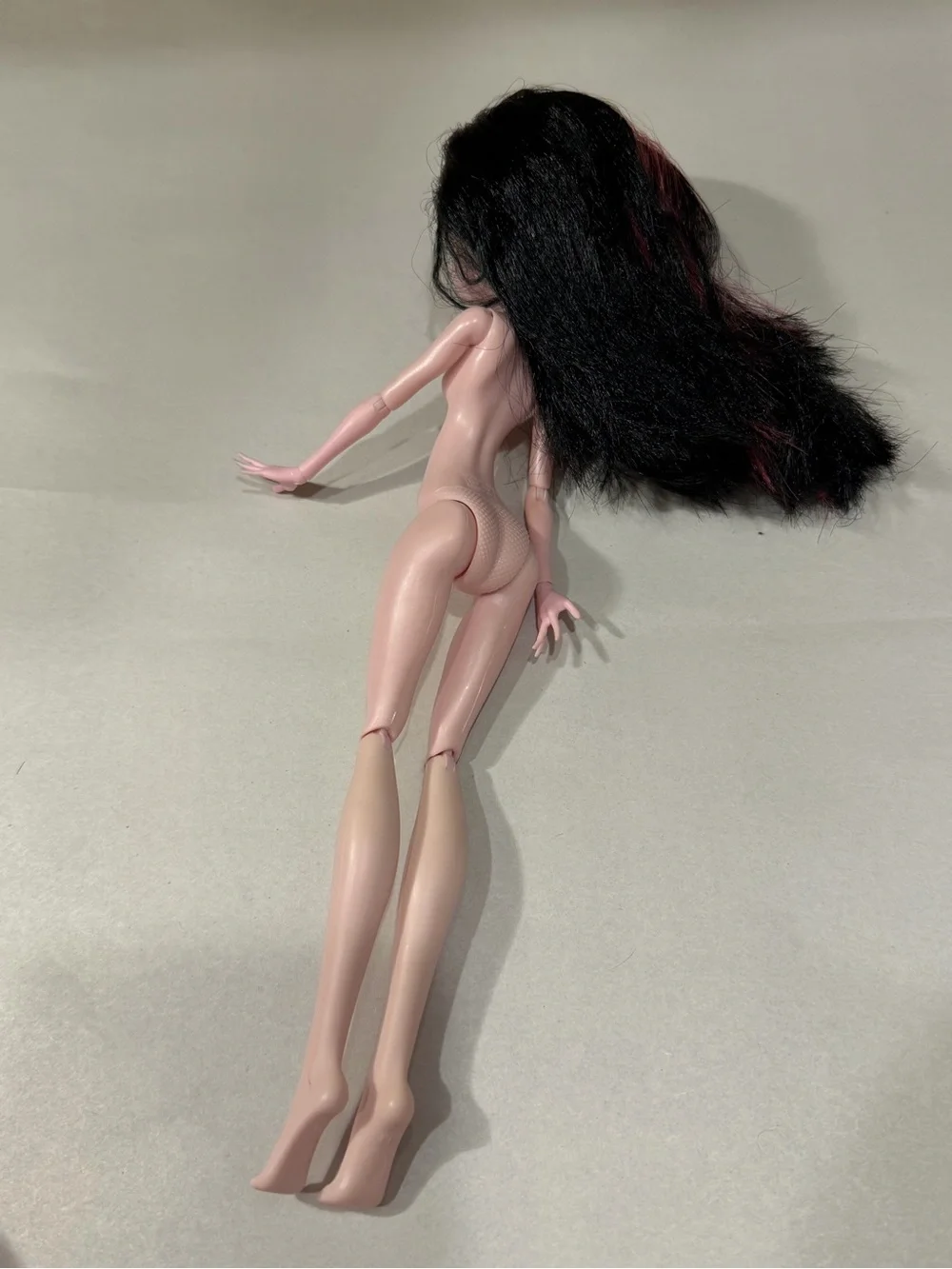 Vintage Monster High Draculaura doll with black hair pink 2008